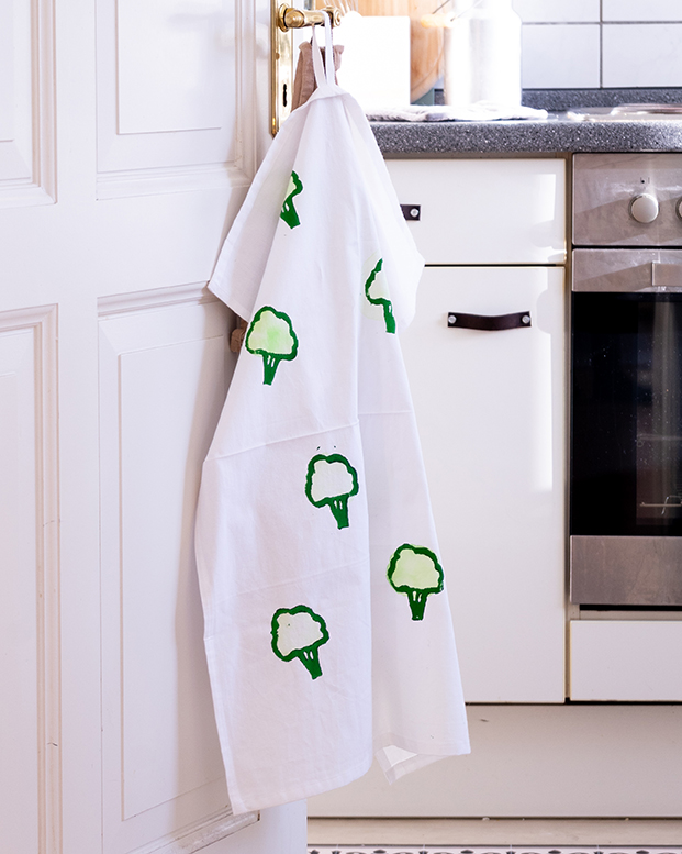 Brokkolis konyharuha linónyomással, Marabu Textil Print festékkel