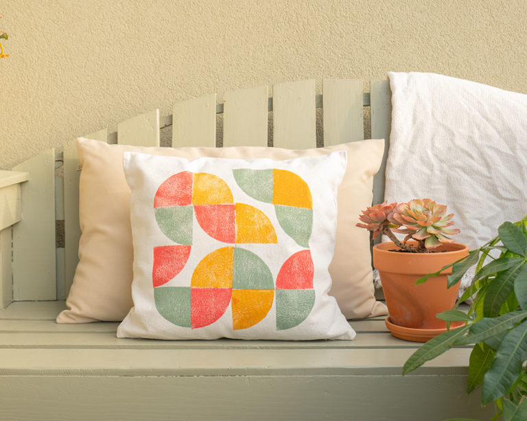 Negyedkör mintás párnahuzat linónyomással, Marabu Textil Print festékkel